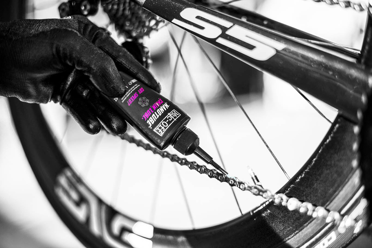 MUC-OFF Nanotube Chain Lube - Mazivo na řetěz do každého počasí (50 ml)