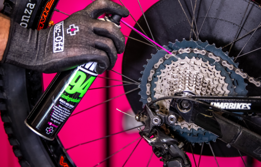 MUC-OFF Bio MO-94 Workshop - Ochranné mazivo ve spreji na kolo (750 ml)