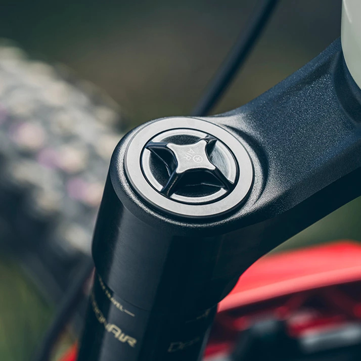 Rock Shox vidlice Pike Ultimate Charger 3.1 RC2 27.5" vzduch 15x110 ovládaní na korunce (černá)