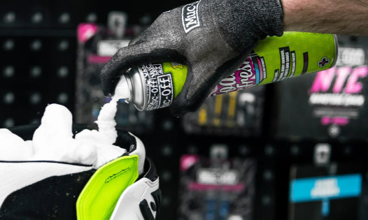 MUC-OFF Foam Fresh - Čistící pěna na oblečení a výstelku helmy (250 ml)