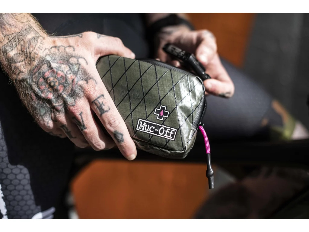 MUC-OFF Rainproof Essentials Case Green - Nepromokavé pouzdro (Zelená)