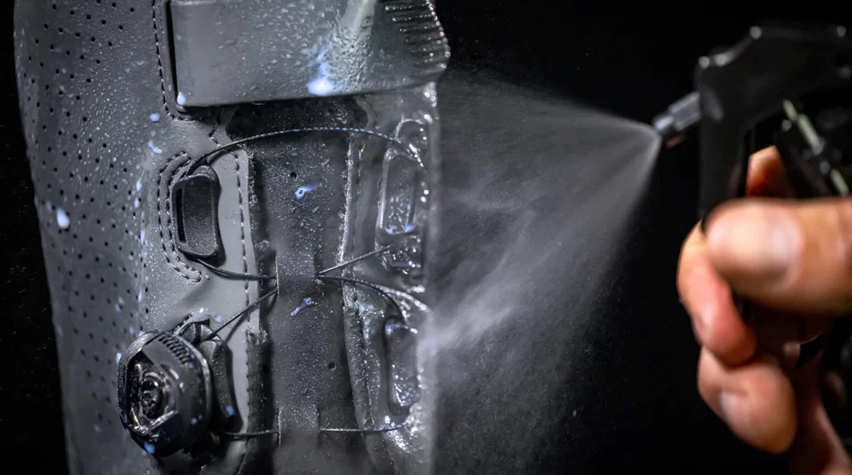 MUC-OFF Premium Footwear Shield - Impregnace na obuv (250 ml)