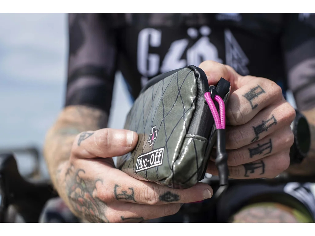 MUC-OFF Rainproof Essentials Case Green - Nepromokavé pouzdro (Zelená)
