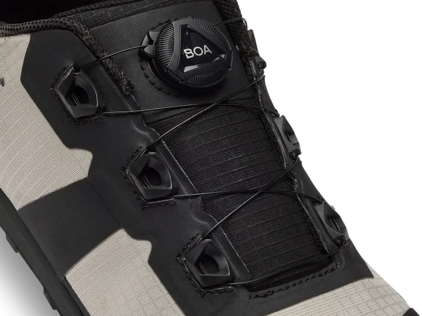 Giro tretry Tracker Boa (Stone)