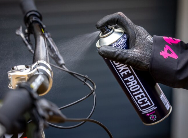 MUC-OFF Bike Protect - Prostředek na ochranu povrchu kola (500 ml)