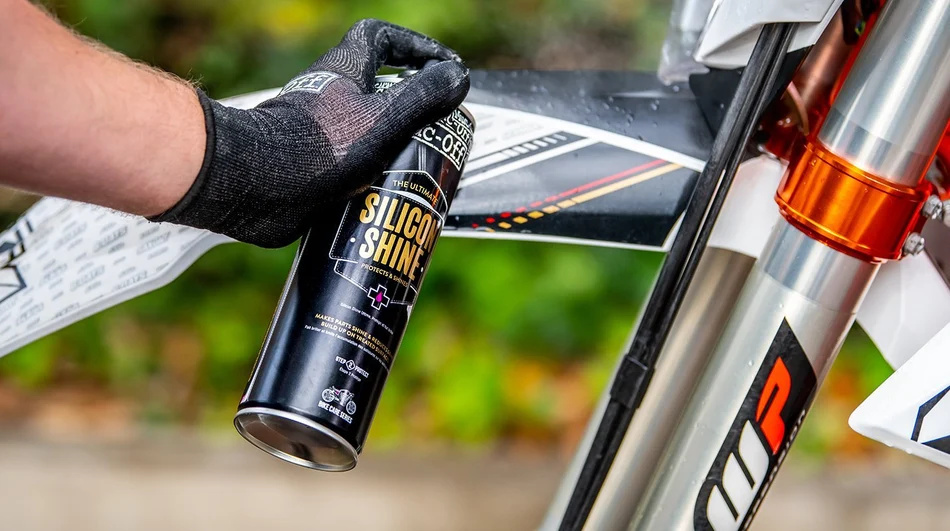 MUC-OFF Motorcycle Silicon Shine 500 ml - Silikonový sprej pro obnovení barvy a zvýšení lesku