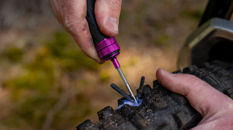 MUC-OFF Puncture Repair Capsule - Kapsle na opravu defektu pláště (Růžová)