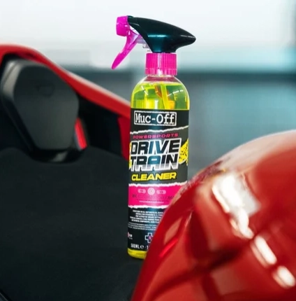 MUC-OFF Powersports Drivetrain Cleaner - Čistič moto řetězů (500 ml)
