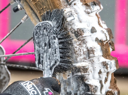 MUC-OFF Tyre & Cassette Brush - Kartáč na pláště a kazetu