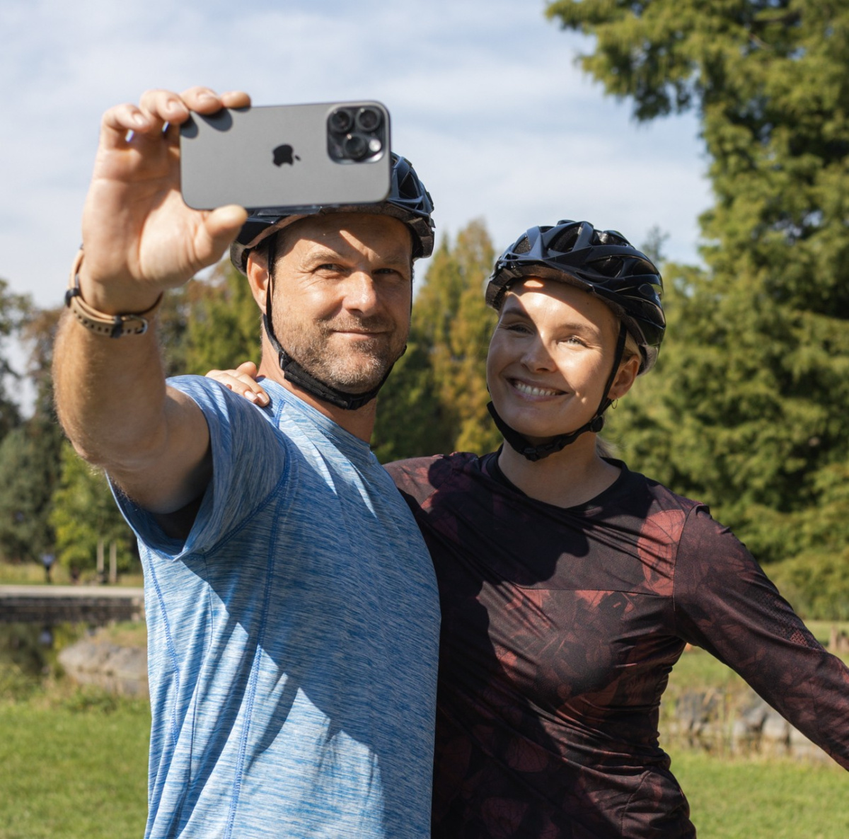 Crussis helma 03013 (černá)