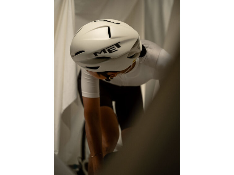 MET helma Manta Mips (Wax White | Matt)