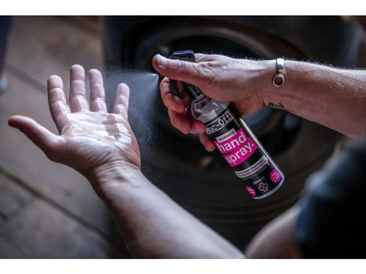 MUC-OFF Antibacterial Sanitising Hand Spray - Antibakteriální sprej na ruce (250 ml)