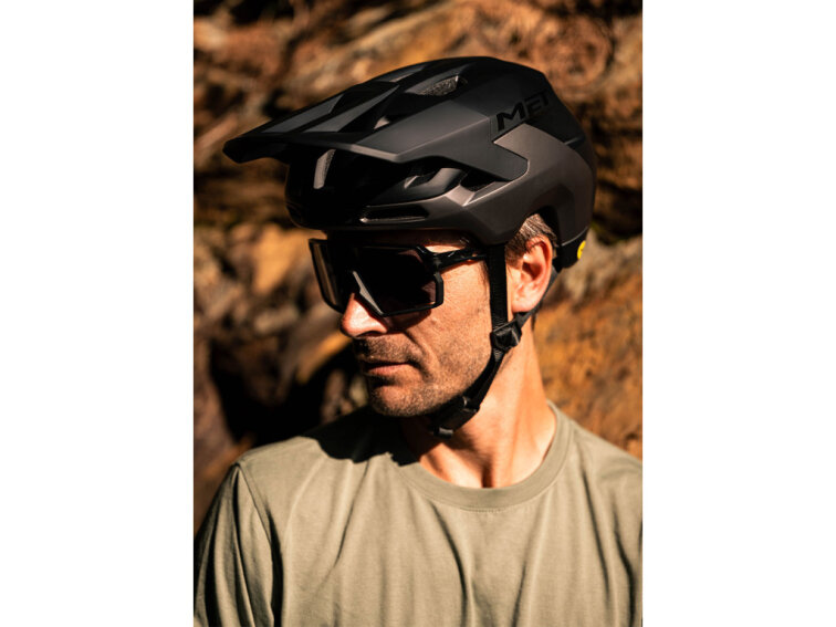 MET helma Revo Mips (Black | Matt)