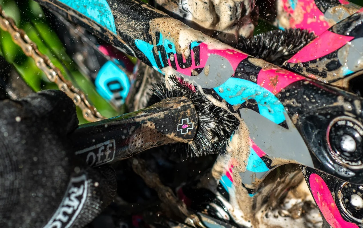 MUC-OFF Wheel & Component Brush - Kartáč na ráfky a výplety