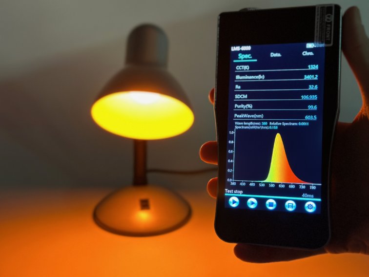 Biodynamická večerní oranžová LED žárovka E27 2W