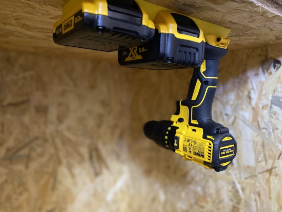 3D Holder TRIO HYBRID držák aku baterií a stroje Dewalt žlutý