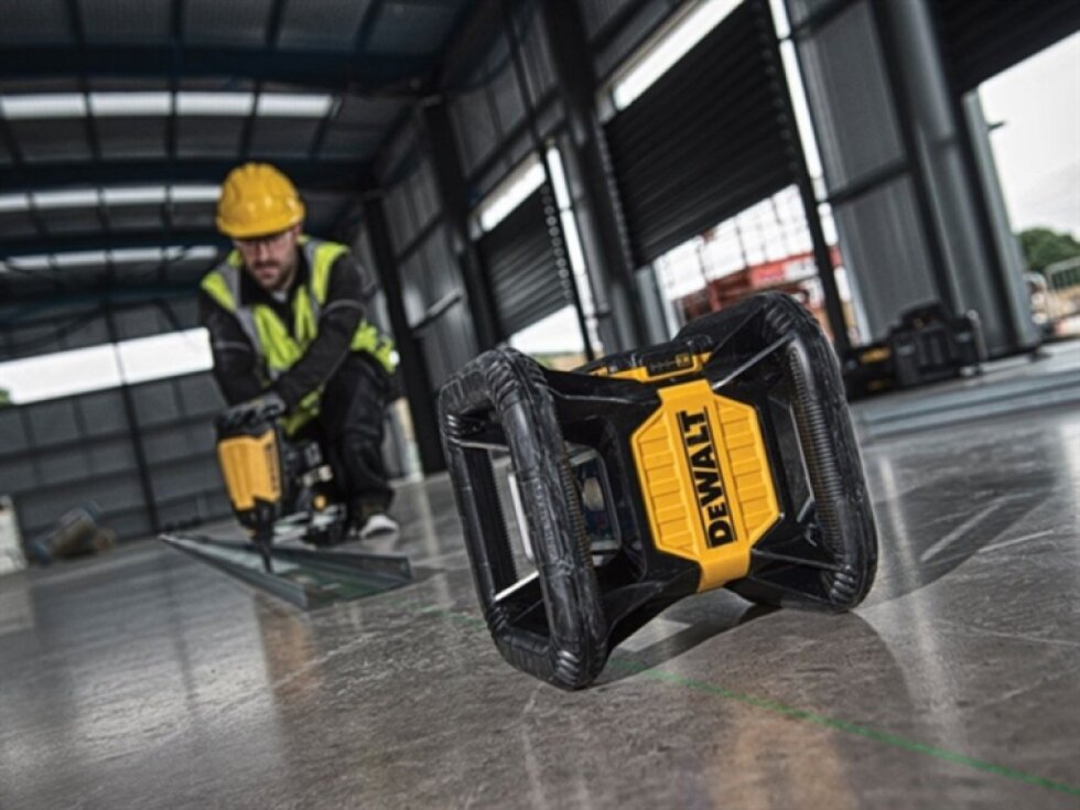 DCK374D1R DEWALT SADA ROTAČNÍHO, ČERVENÉHO LASERU 360° SAMONIVELACE, 1X 2,0aH BATERIE, STATIV, MĚŘÍCÍ TYČ A DALŠÍ PŘÍSLUŠENSTVÍ,