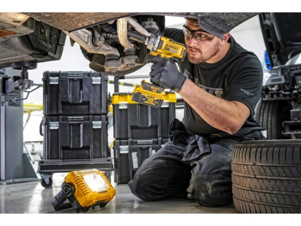 DCL077 DEWALT 18V XR PRACOVNÍ SVĚTLO, BEZ BATERIE A NABÍJEČKY