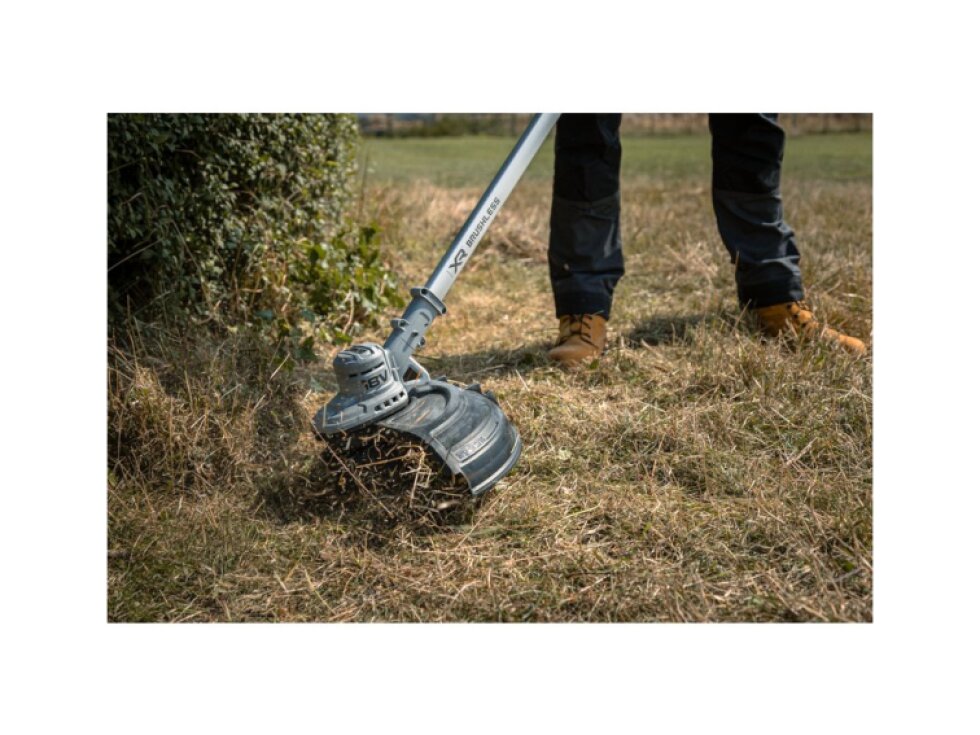 DCMST561P1 DEWALT 18V AKU BEZUHLÍKOVÁ STRUNOVÁ SEKAČKA SE SKLÁDACÍ RUKOJETÍ, 1 X 5,0 AH, NABÍJEČKA