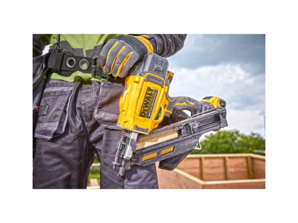 DCN930N DEWALT 18V AKU BEZUHLÍKOVÁ HŘEBÍKOVAČKA BEZ BATERIE A NABÍJEČKY, V KARTONOVÉ KRABICI