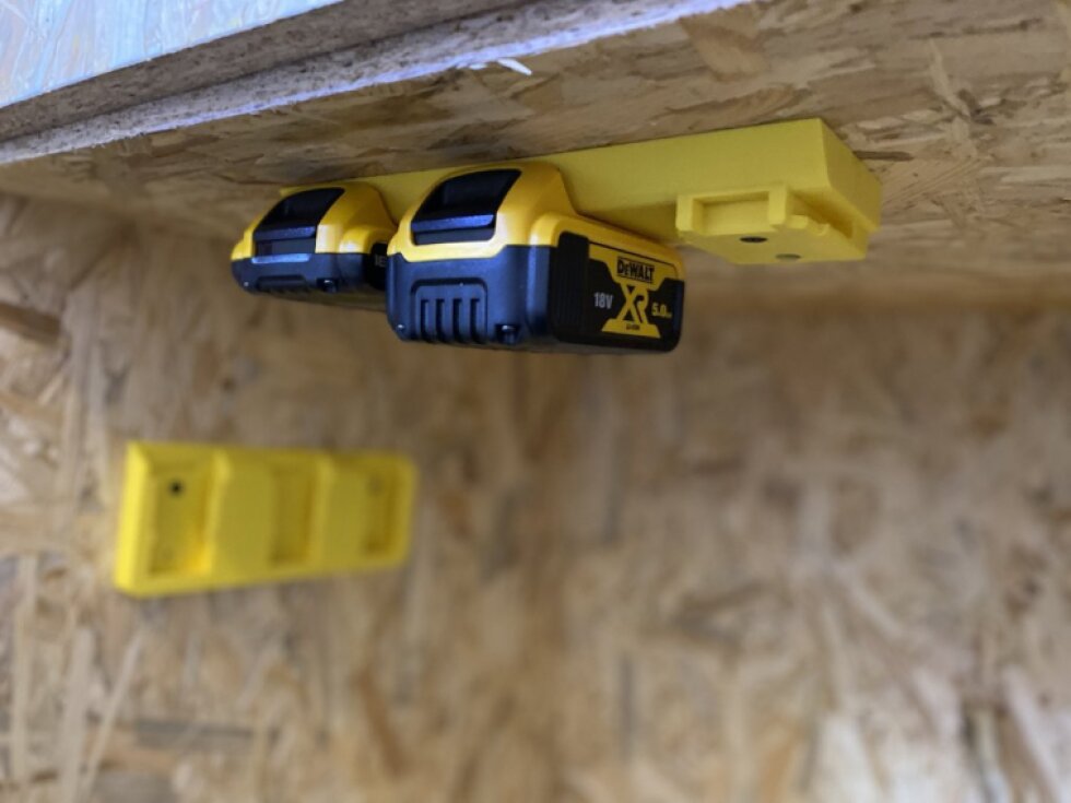 3D Holder TRIO HYBRID držák aku baterií a stroje Dewalt žlutý