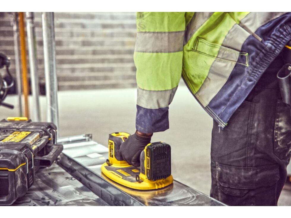 DCE590N DEWALT AKU 18V PŘÍSAVKA GRABO, BEZ BATERIE A NABÍJEČKY, KARTONOVÁ KRABICE