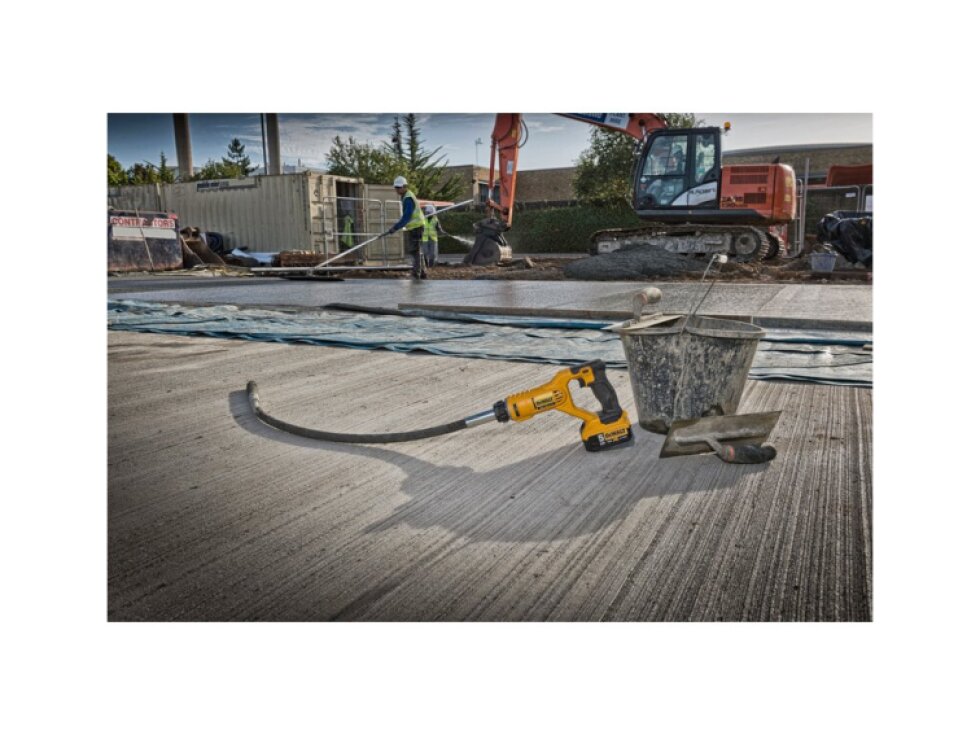 DCE531N DEWALT 18V AKU XR PONORNÝ ZHUTŇOVAČ BETONU, BEZ BATERIE A NABÍJEČKY, V KRABICI