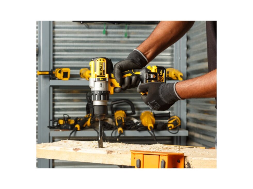 DCD996P2 DeWALT 18 VOLT AKU PŘÍKLEPOVÁ BEZUHLÍKOVÁ VRTAČKA / ŠROUBOVÁK XRP, 2 X 5,0AH AKU XR LI-ION, NABÍJEČKA, KUFR T-STAK