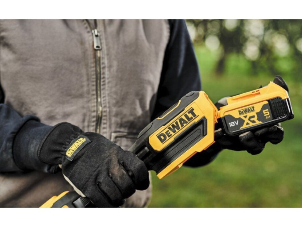 DCMST561N DEWALT 18V AKU BEZUHLÍKOVÁ STRUNOVÁ SEKAČKA SE SKLÁDACÍ RUKOJETÍ, BEZ BATERIE A NABÍJEČKY
