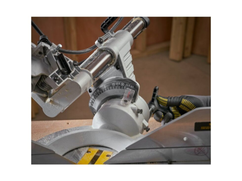 SM1800-QS STANLEY FATMAX POKOSOVÁ PILA 254 MM, 1800 W, S POJEZDEM