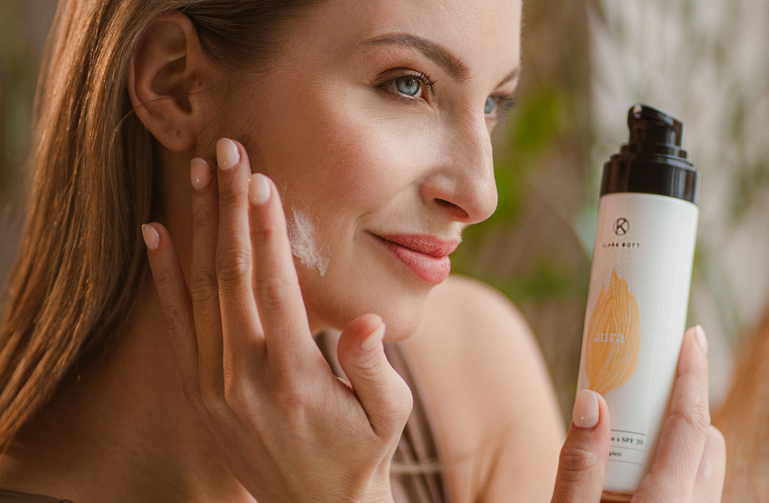 Ochranný krém Aura: Proč dnes pleti nestačí jen SPF