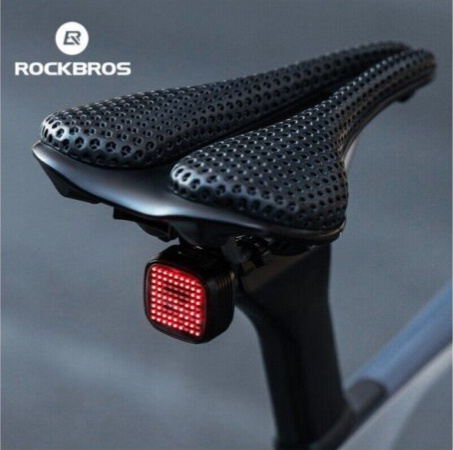 ROCKBROS R7 - Inteligentní zadní světlo s USB a IPX6
