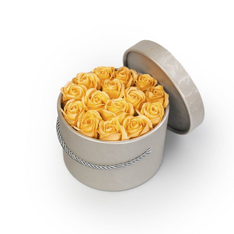 Mýdlové růže ve stříbrném flower boxu - broskvové růže