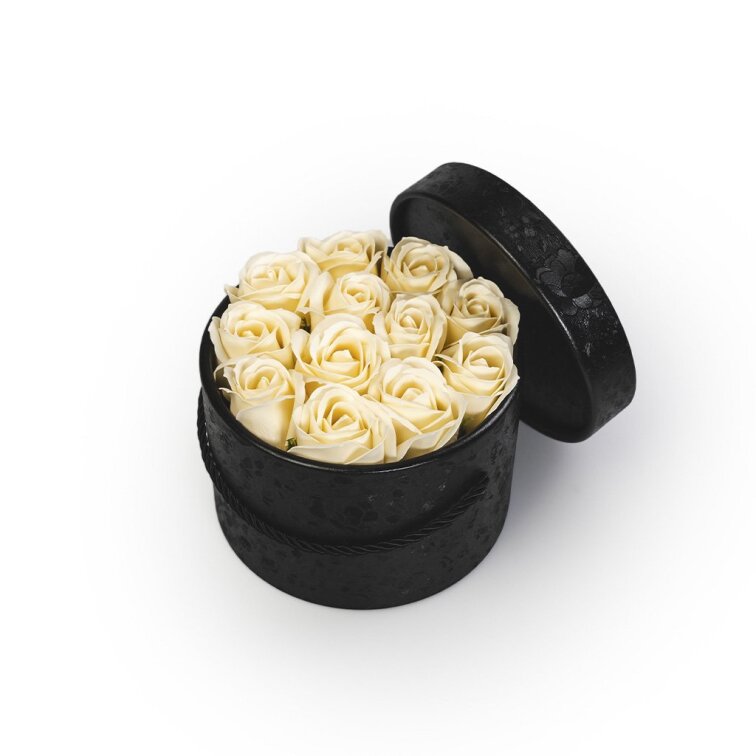 Mýdlové růže ve flower boxu černém - krémové růže
