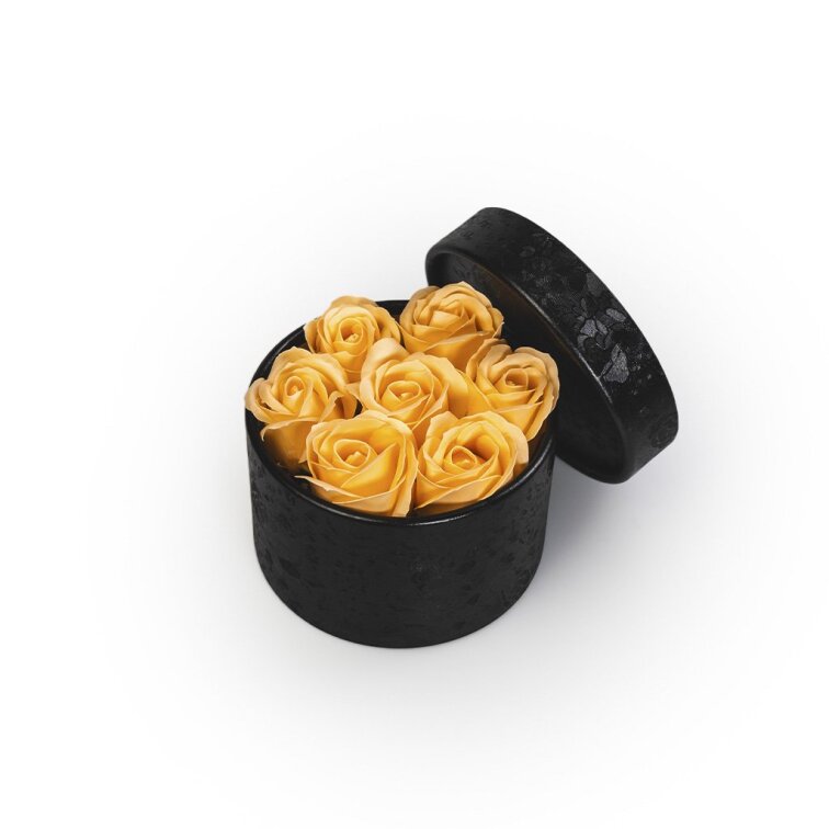 Mýdlové růže ve flower boxu černém - broskvové růže