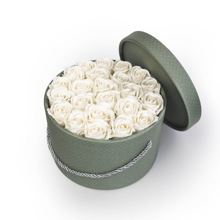 Mýdlové růže ve flower boxu khaki - bílé růže