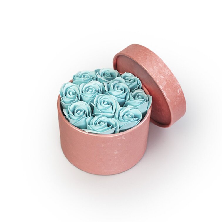 Mýdlové růže v růžovém flower boxu - pastelově modré růže