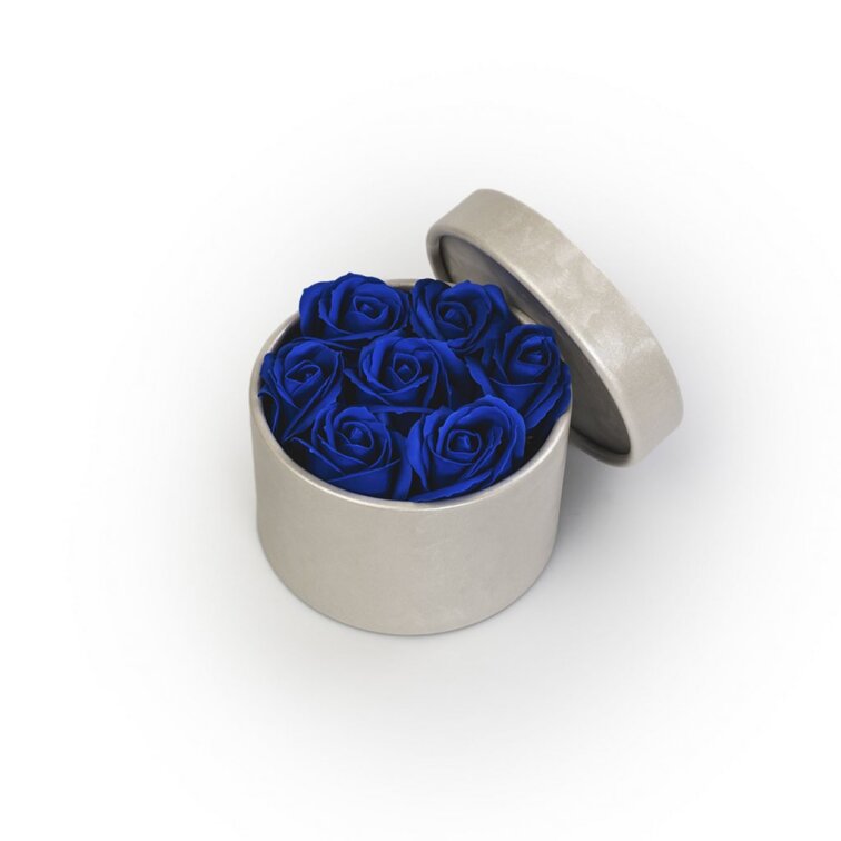 Mýdlové růže ve stříbrném flower boxu - královsky modré růže