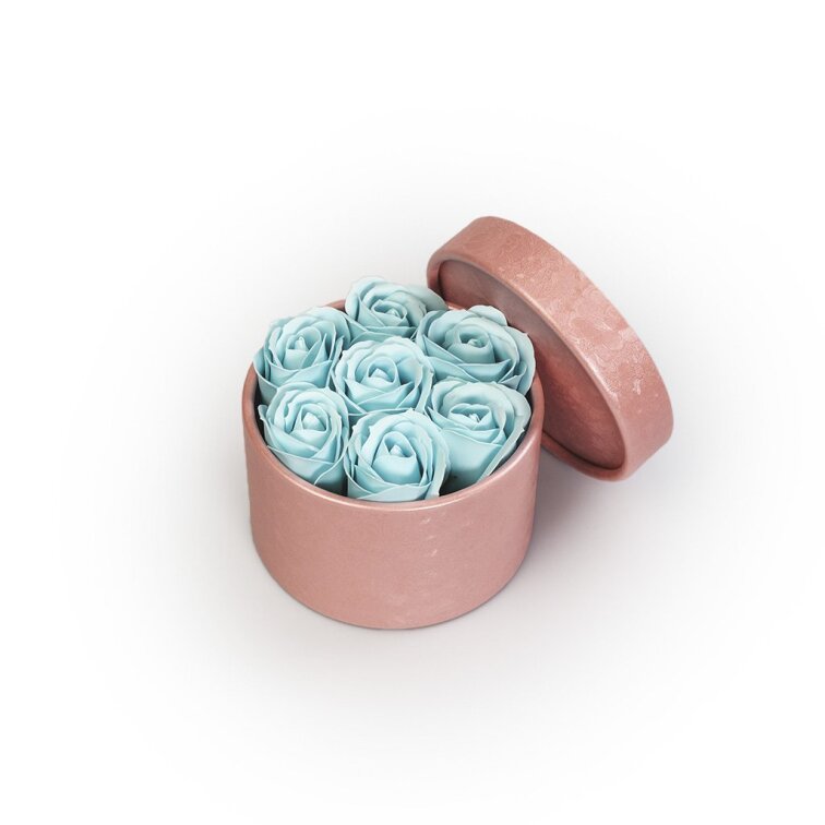 Mýdlové růže v růžovém flower boxu - pastelově modré růže