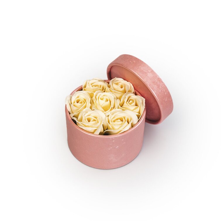 Mýdlové růže v růžovém flower boxu - krémové růže