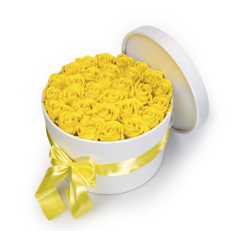 Žluté mýdlové růže v květinovém bílém boxu - 29 růží