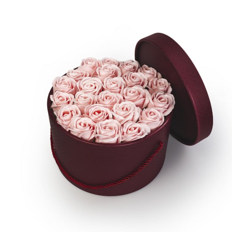 Mýdlové růže v bordó flower boxu - pastelově růžové růže