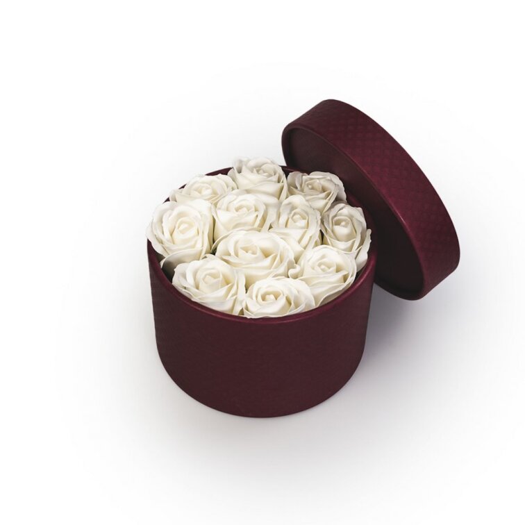 Mýdlové růže v bordó flower boxu - bílé růže