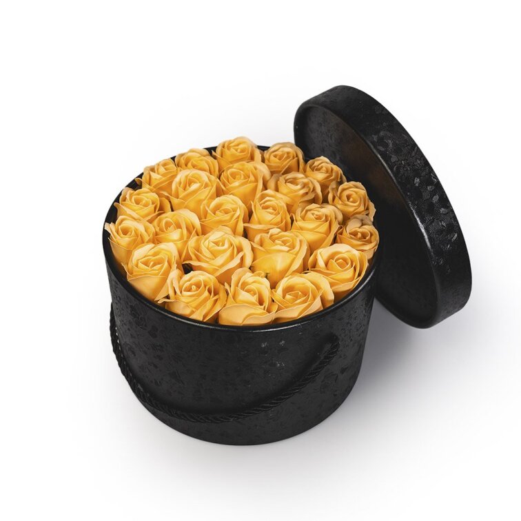Mýdlové růže ve flower boxu černém - broskvové růže