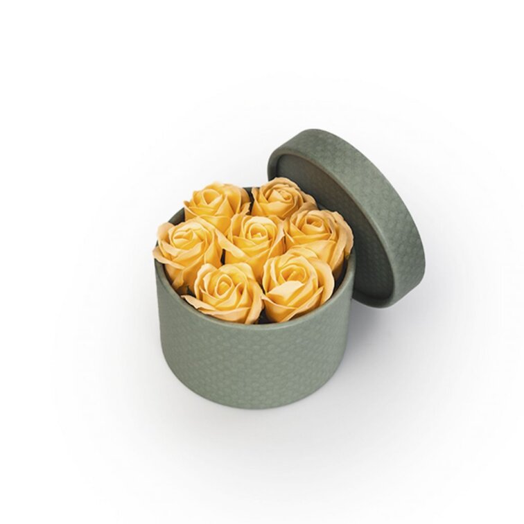 Mýdlové růže ve flower boxu khaki - broskvové růže