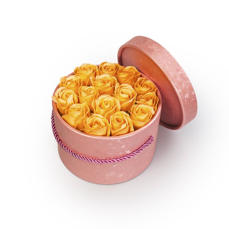 Mýdlové růže v růžovém flower boxu - broskvové růže