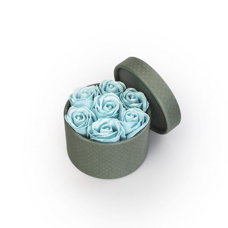 Mýdlové růže ve flower boxu khaki - pastelově modré růže