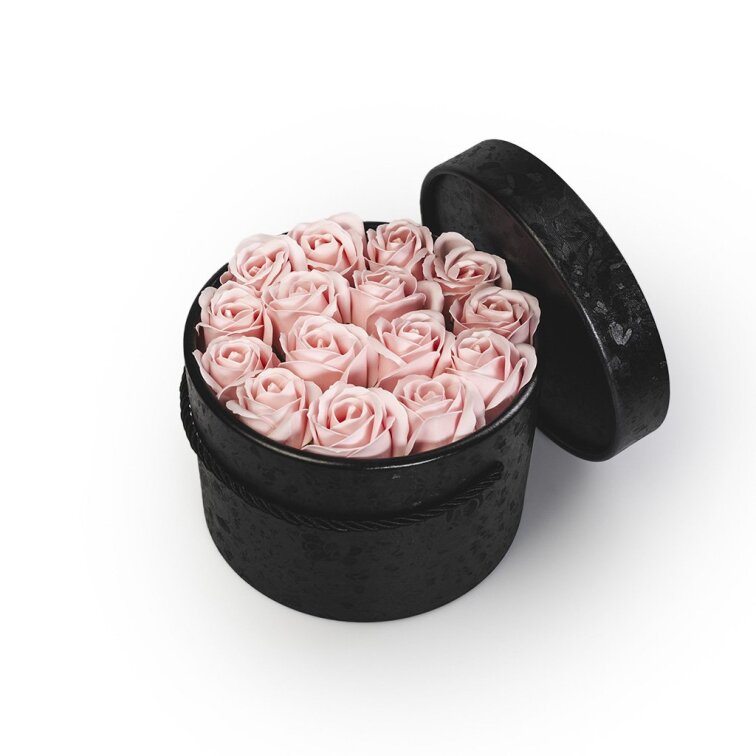 Mýdlové růže ve flower boxu černém - pastelově růžové růže