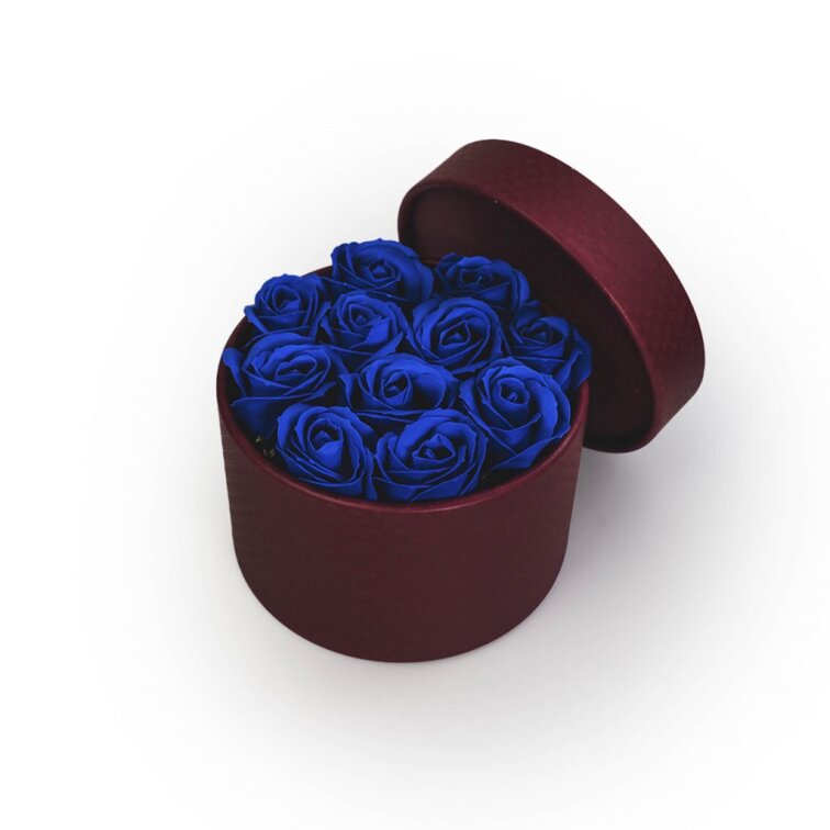 Mýdlové růže v bordó flower boxu - královsky modré růže