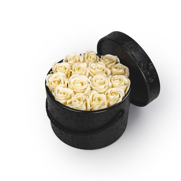 Mýdlové růže ve flower boxu černém - krémové růže